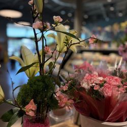 Foodland Farms - Beautiful flower arrangement