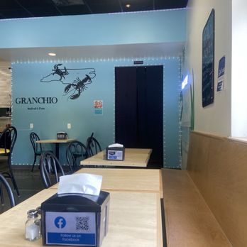 Granchio Seafood & Pasta Restaurant - Interior - Chicken Wings Near Me - Rolesville, North Carolina