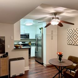 Malibu Canyon Apartments - Kitchen