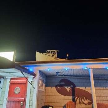 Lobster Boat Restaurant - Seafood Near Me - Merrimack, New Hampshire