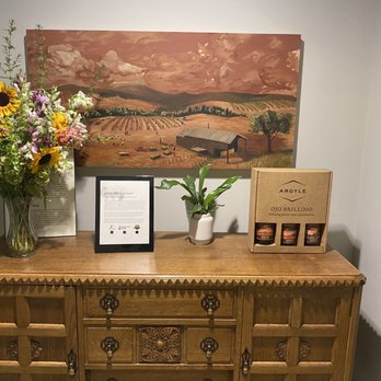 Argyle Winery - Decor - Wineries Near Me - Dundee, Oregon