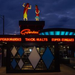 SuperDawg. (keepsmilingphoto.com)