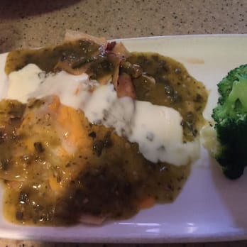 Applebee's Grill + Bar - This is what my meal looked like... a sloppy mess ! - American Near Me - Snellville, Georgia