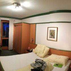Pension Alpenhof - Zimmer, älter, aber sauber.