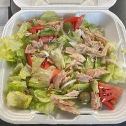 Fiore's Italian Family Restaurant & Pizzeria - Tuna Mediteranno salad