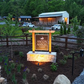 Anson Arbor Farm - Vacation Rentals Near Me - Sevierville, Tennessee