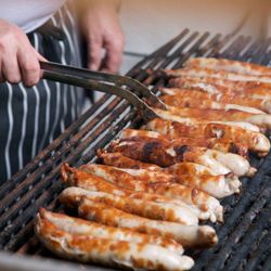 Burgschänke Leuchtenburg - Frische Bratwurst vom Rost vor der Burgschänke auf der Leuchtenburg
