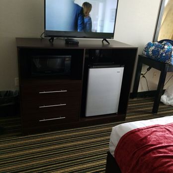 The Inn At Monaca - Tv, fridge and microwave on dresser. - Hotels Near Me - Monaca, Pennsylvania