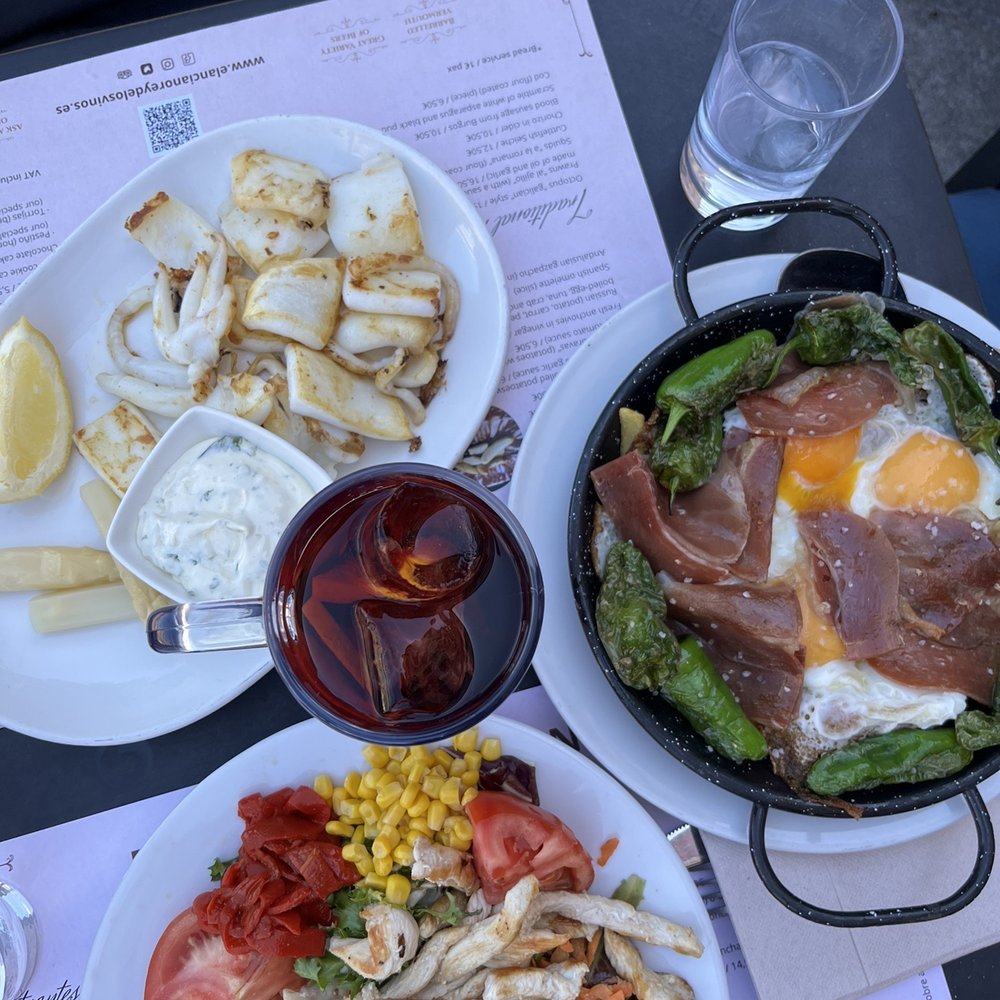 El Anciano Rey de los Vinos - Fish, grilled chicken salad, & juevos rotos - Wine Bars Near Me - Madrid, M El Anciano Rey de los Vinos - Fish, grilled chicken salad, & juevos rotos - Wine Bars Near Me - Madrid, M
