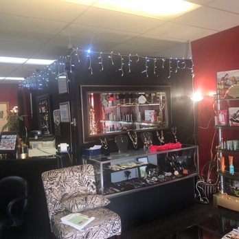 Roberto's Hair Design - Hair Salons Near Me - Toppenish, Washington Roberto's Hair Design - Hair Salons Near Me - Toppenish, Washington