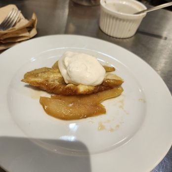 Sur la table - Pear tartine with fresh whip - Kitchen Supplies Near Me - Jacksonville, Florida