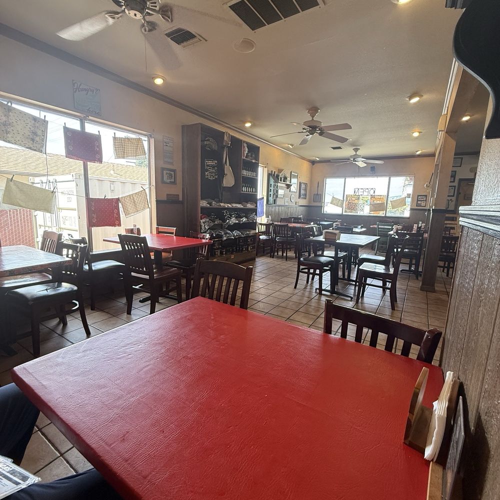 Salinas City BBQ - Inside restaurant - Barbeque Near Me - Salinas, California