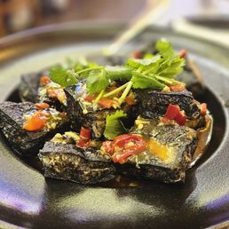 Stinky Tofu W/ Chopped Chilies 剁椒臭豆腐🌶️