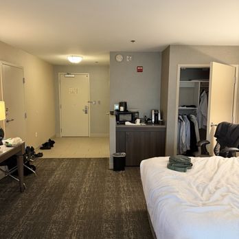 Hilton Garden Inn Fairfield - handicap room - Hotels Near Me - Fairfield, California