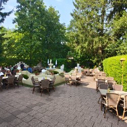 Athen-Grill - Blick in den Biergarten