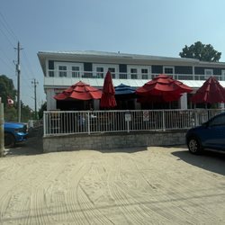 Ipperwash Beach Club Tap &Grill - Lots of parking and patio seating