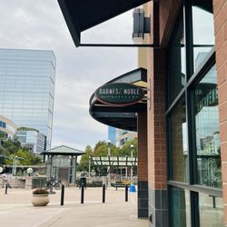 Barnes & Noble