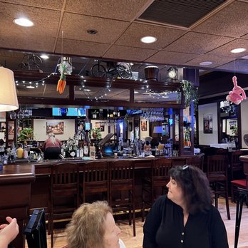 Benjamin's Restaurant - The bar - Seafood Near Me - Seekonk, Massachusetts
