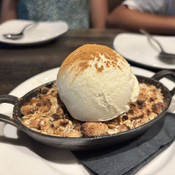 Q1227 Restaurant - Peach cobbler - New American Near Me - Roseville, California Q1227 Restaurant - Peach cobbler - New American Near Me - Roseville, California