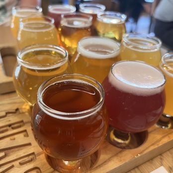 Three Bears Brewery and Restaurant - Brewpubs Near Me - Banff, Alberta