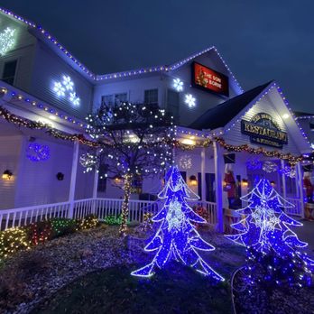 Blue Gate Restaurant & Bakery - Blue Gate at Christmas - Bakeries Near Me - Shipshewana, Indiana Blue Gate Restaurant & Bakery - Blue Gate at Christmas - Bakeries Near Me - Shipshewana, Indiana