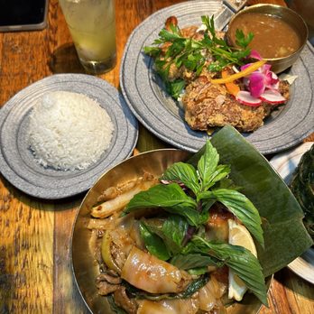 Lemongrass Brooklyn - Thai Garlic Sauce (Crispy Duck) Noodle Mao (Beef) - Thai Near Me - Brooklyn, New York