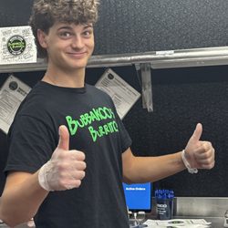 10/10 service, absolutely loved my Burrito and the homemade sauce was delicious. Employee Andrew Elis was fantastic.