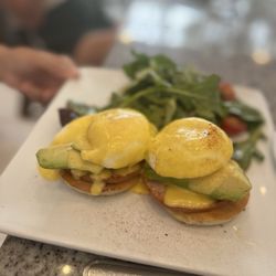 Lilac Pâtisserie - Eggs Benedict