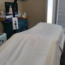Clean, quiet and relaxing rooms for acupuncture.