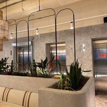 Bermonds Locke, Tower Bridge - Only one elevator worked. - Hotels Near Me - London, XGL