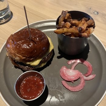 Eldr+Rime - E+R burger - New American Near Me - Wauwatosa, Wisconsin Eldr+Rime - E+R burger - New American Near Me - Wauwatosa, Wisconsin