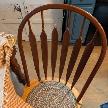 Stanford Van Lines - Broken chair, missing pieces of dresser. - Movers Near Me - Thornton, Illinois