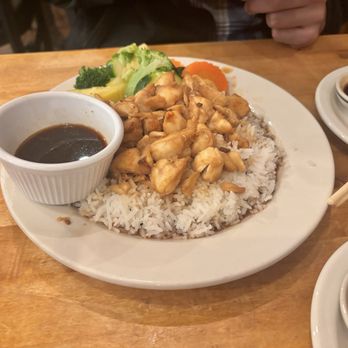The Smiling Elephant - Tamarind Lump crab-Moo Sahm Rhot - Thai Near Me - Nashville, Tennessee The Smiling Elephant - Tamarind Lump crab-Moo Sahm Rhot - Thai Near Me - Nashville, Tennessee