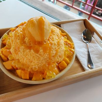 Mango Mango Dessert - Mango snowcloud - Desserts Near Me - Chicago, Illinois