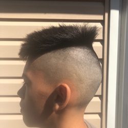 Burke Barber - Worst haircut I've seen from someone who says they r a barber. He asked for a med to high fade....that is NOT what that is.