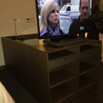 Element Harrison - Newark - Tv & desk - Hotels Near Me - Harrison, New Jersey