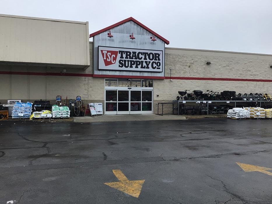TRACTOR SUPPLY Updated May 2024 948 E Columbus St, Kenton, Ohio