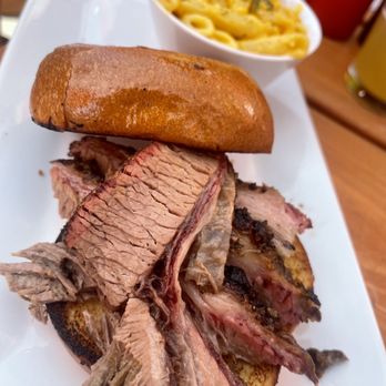 SmokeRidge BBQ - Brisket Sandwich w/ Jalapeño Mac and Cheese - Food Trucks Near Me - Veradale, Washington SmokeRidge BBQ - Brisket Sandwich w/ Jalapeño Mac and Cheese - Food Trucks Near Me - Veradale, Washington