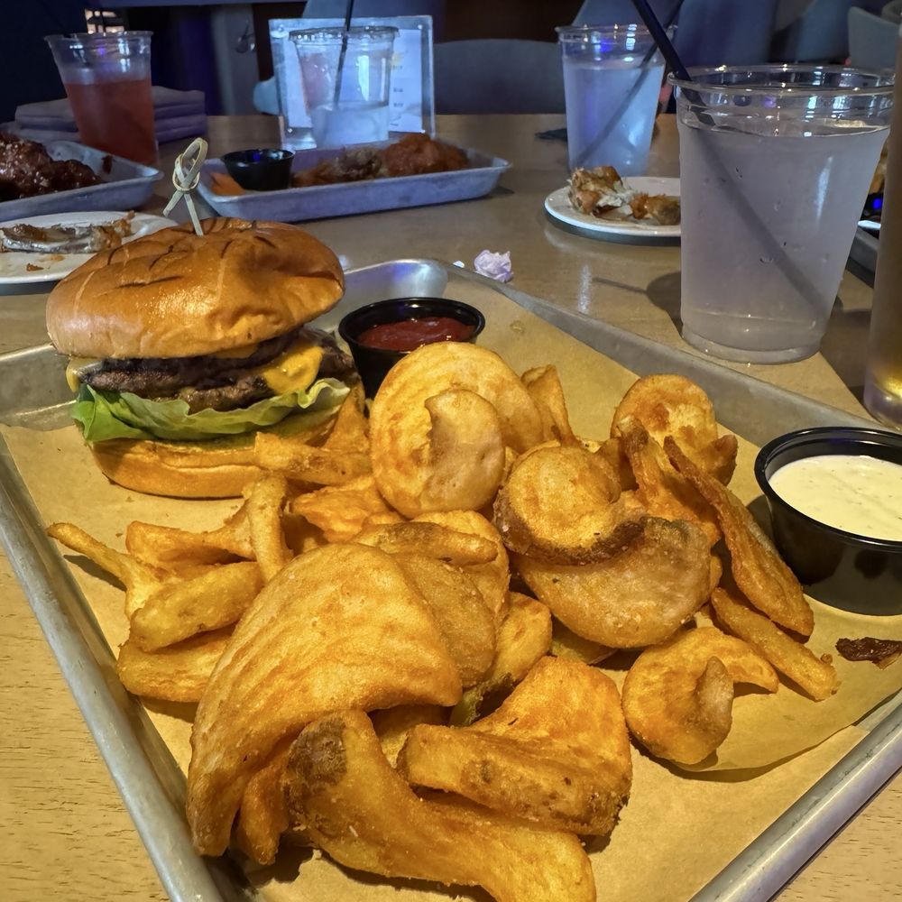 Top Draft - Plain Birger and Fries - Sports Bars Near Me - Atlanta, Georgia Top Draft - Plain Birger and Fries - Sports Bars Near Me - Atlanta, Georgia