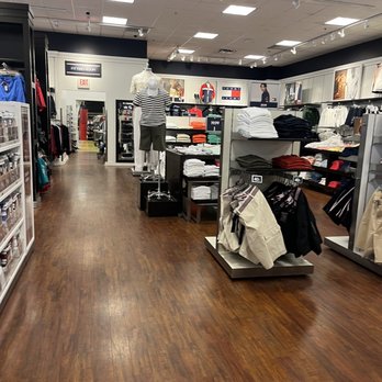 Tommy Hilfiger - Interior - Men's Clothing Near Me - Simpsonville, Kentucky