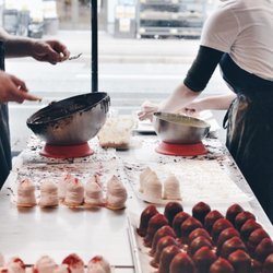 Social Foodies - Cream puff production