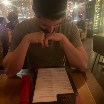 Gordon Ramsay Burger - Dinner date - Salad Near Me - Chicago, Illinois