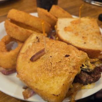 Mountain Oaks Cafe - American Near Me - Oakhurst, California