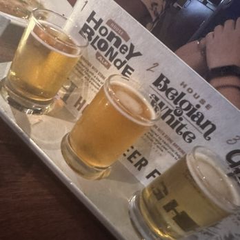 Yard House - Beer flight - Bars Near Me - Glenview, Illinois