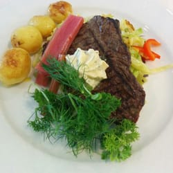Montra Hotel Sabro Kro - Smør stegt kartofler på en bunde af frisk fennikel asparges friske Dill og kryder smør og 250 gr super bøf