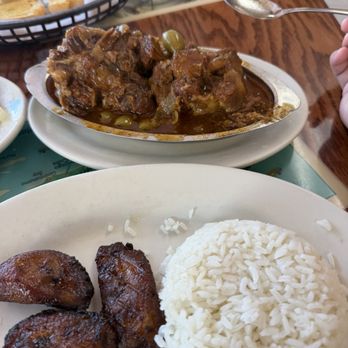 Puerto Sagua Restaurant - Oxtail stew - Cuban Near Me - Miami Beach, Florida