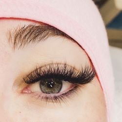 Wispies Lash Bar & Spa - Mega volume