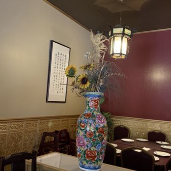 Chinese Szechuan Restaurant - Beautiful vase - Chinese Near Me - Pleasanton, California Chinese Szechuan Restaurant - Beautiful vase - Chinese Near Me - Pleasanton, California