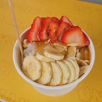 Mo 'Ono Hawai'i - Acai bowl with regular toppings that's included - Food Trucks Near Me - Kahului, Hawaii Mo 'Ono Hawai'i - Acai bowl with regular toppings that's included - Food Trucks Near Me - Kahului, Hawaii