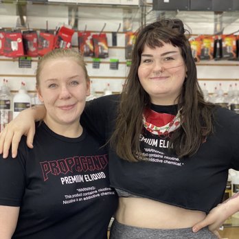 Zerona's Vape Shop - Tala and Erica, Zerona employees - Tobacco Shops Near Me - Phoenix, Arizona